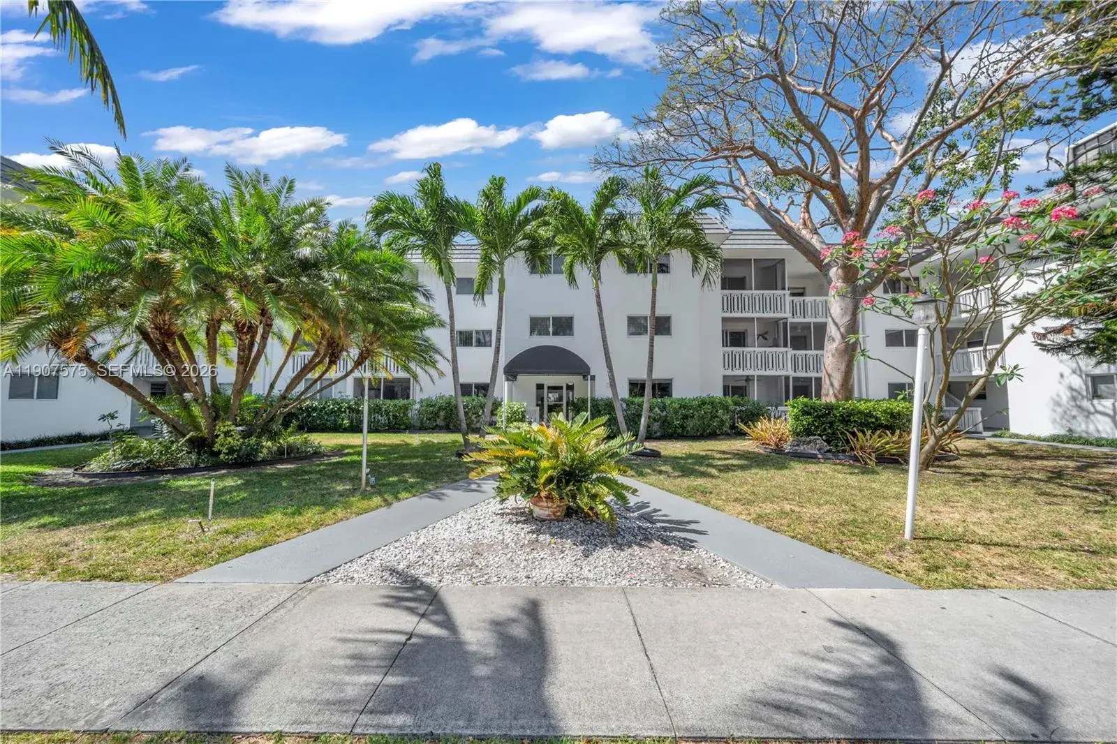 1 bedroom 1 bath for rent at 200 Galen Dr # 308, Key Biscayne FL 33149