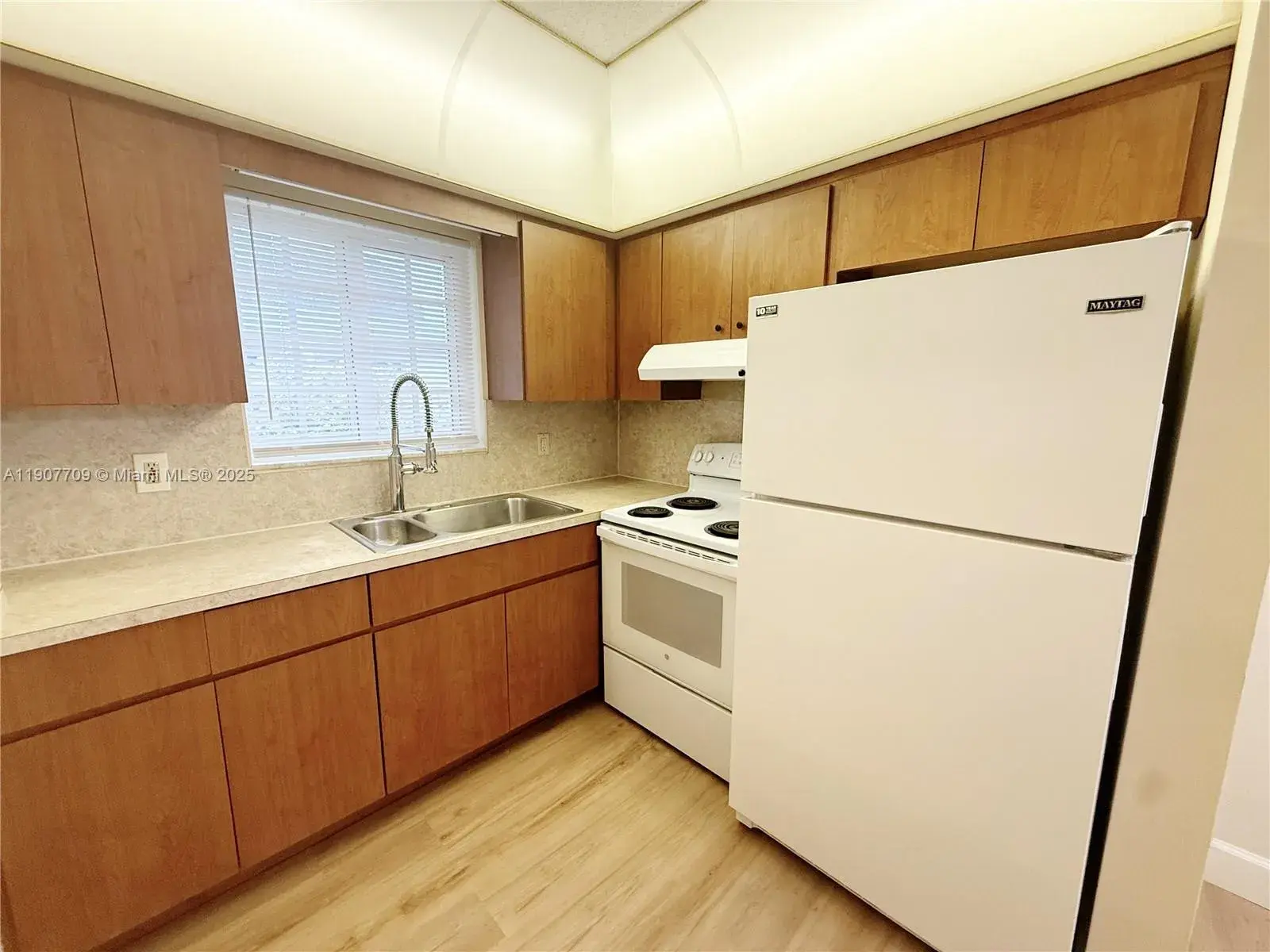 216 SW 10th St # 2, Hallandale Beach FL 33009