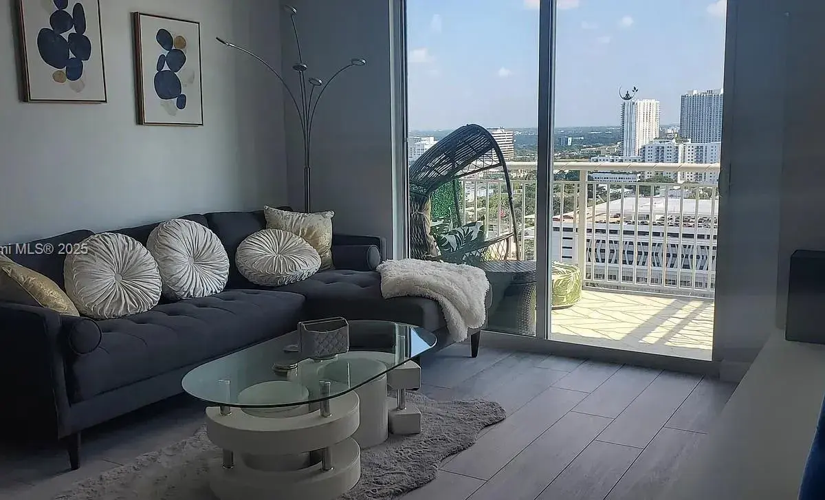 275 NE 18th St # 10, Miami FL 33132