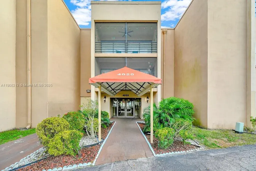 2 bedroom 2 bath Residential for sale at 4020 N Hills Dr # 2, Hollywood FL 33021