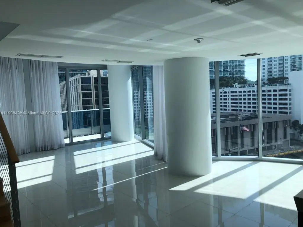 2 bedroom 3 bath Residential for sale at 200 Biscayne Boulevard Way # 902, Miami FL 33131
