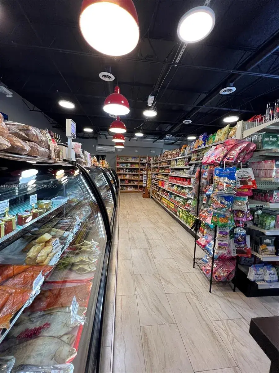 716 N Federal Hwy, Hallandale Beach FL 33009