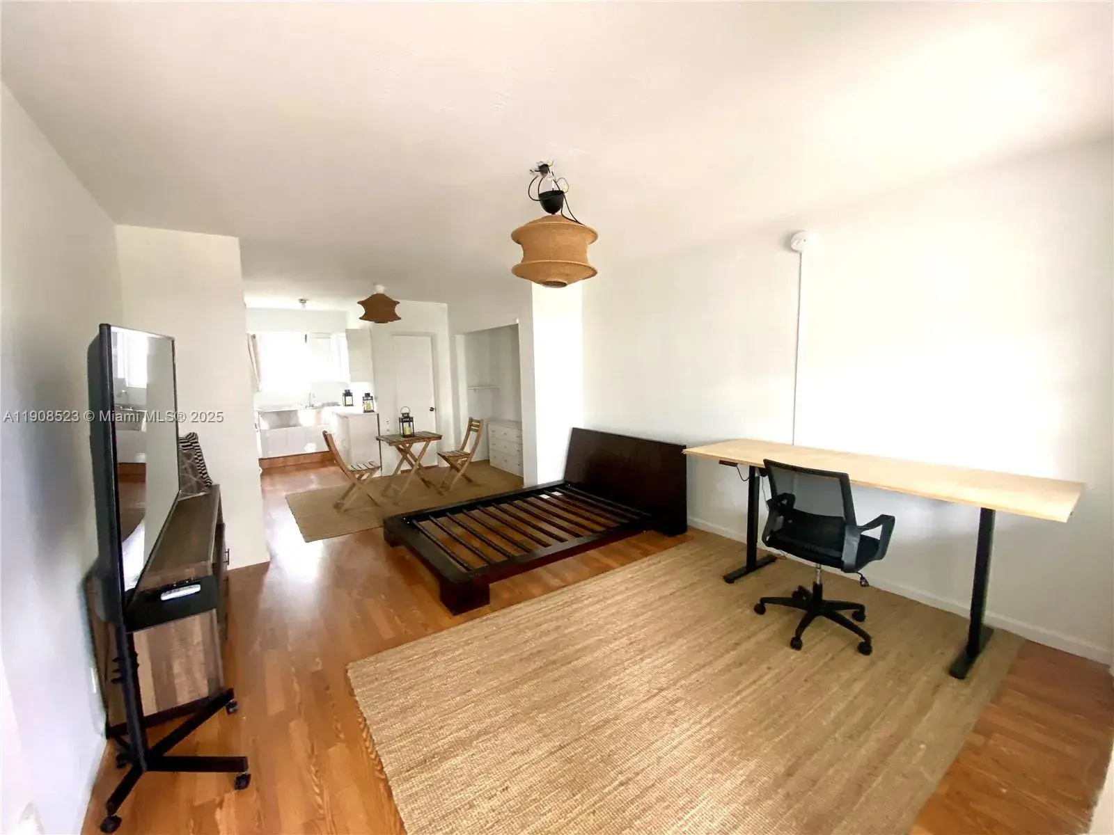 1 bath Residential Lease for rent at 158 Ocean Dr # 306, Miami Beach FL 33139
