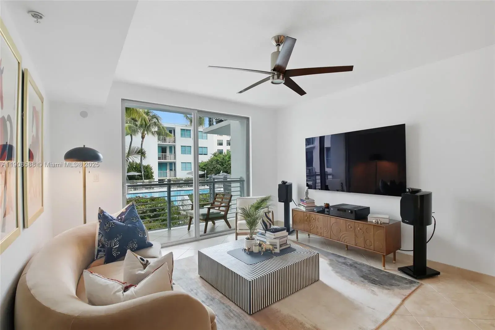 1 bedroom 1 bath Residential for sale at 110 Washington Ave # 2420, Miami Beach FL 33139