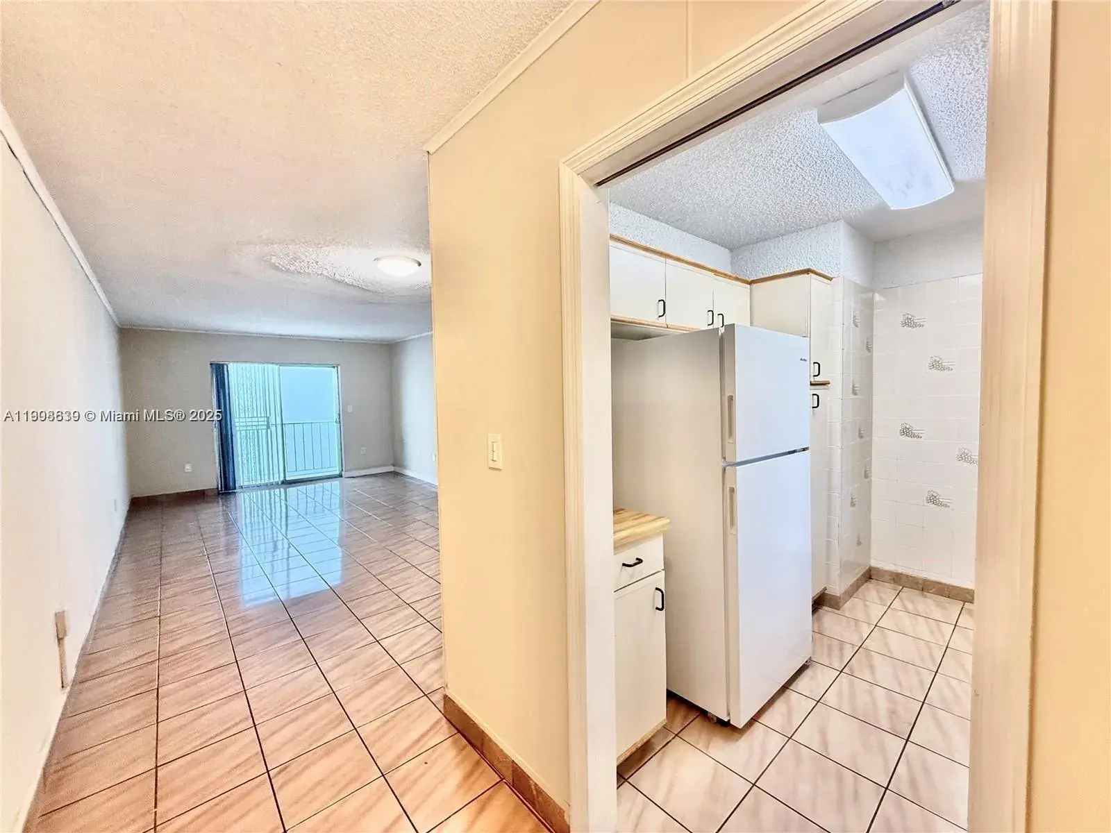 2 bedroom 1 bath Residential for sale at 424 SW 7th St # 404, Miami FL 33130