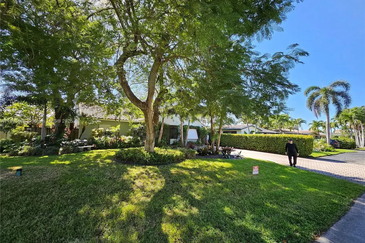 2016 NE 26th Dr, Wilton Manors FL 33306
