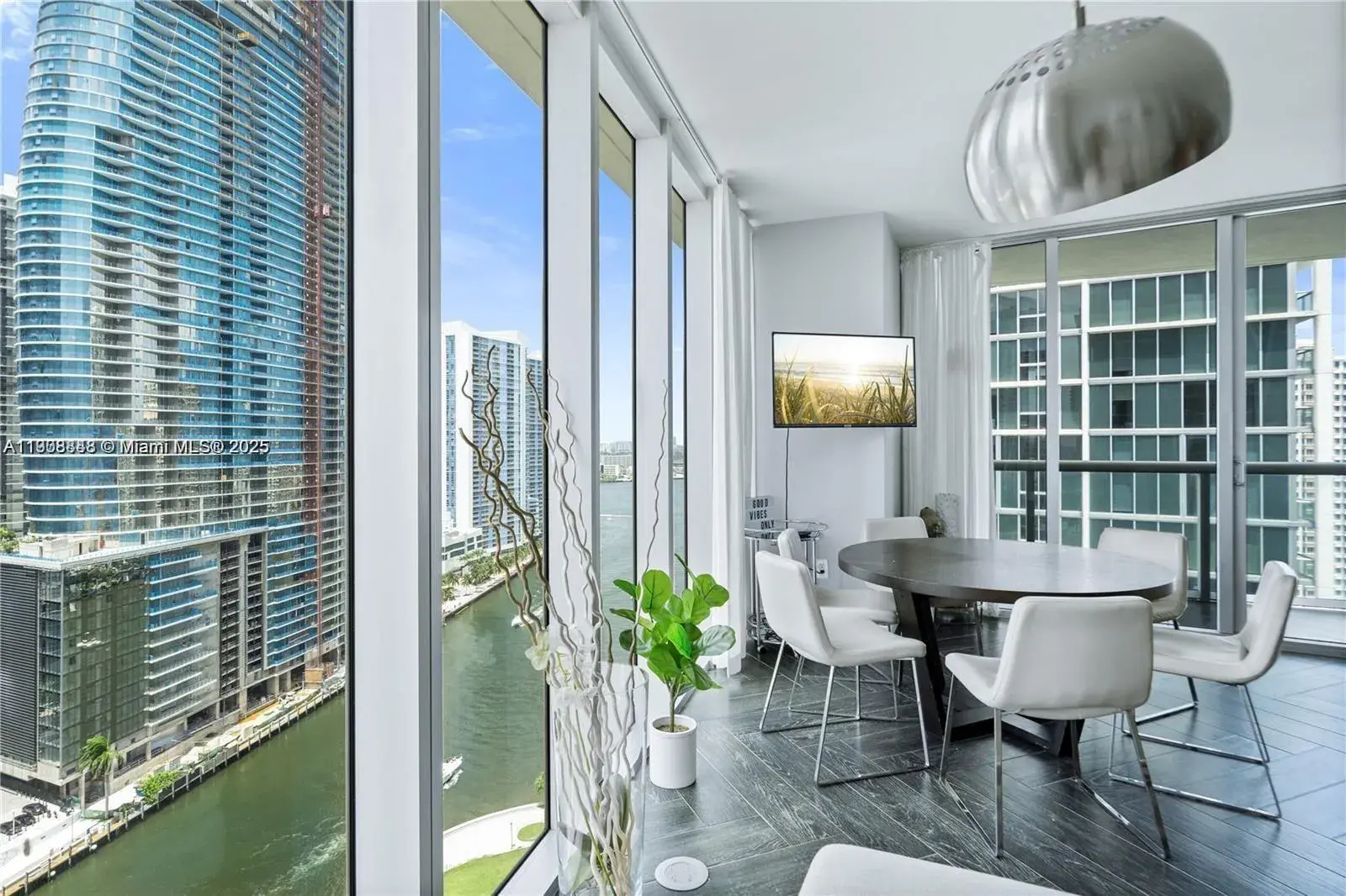 2 bedroom 2 bath Residential for sale at 485 Brickell Ave # 2302, Miami FL 33131