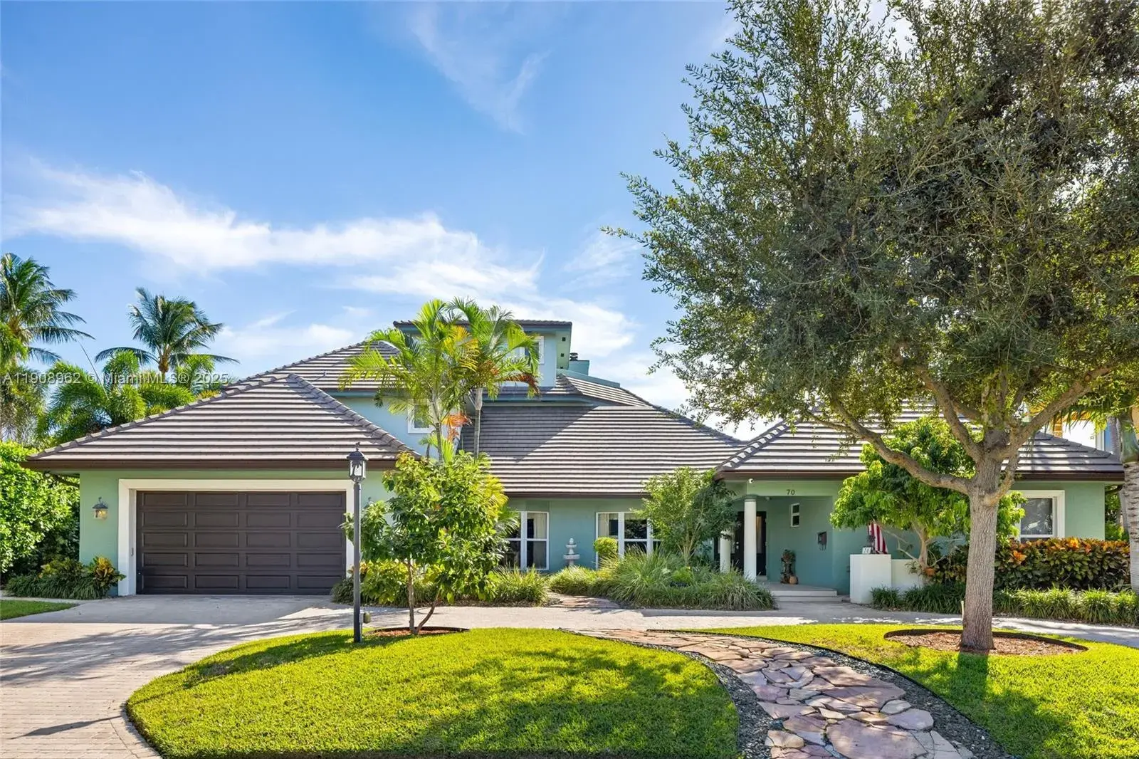 4 bedroom 5 bath Residential Lease for rent at 70 Bay Colony Ln, Fort Lauderdale FL 33308
