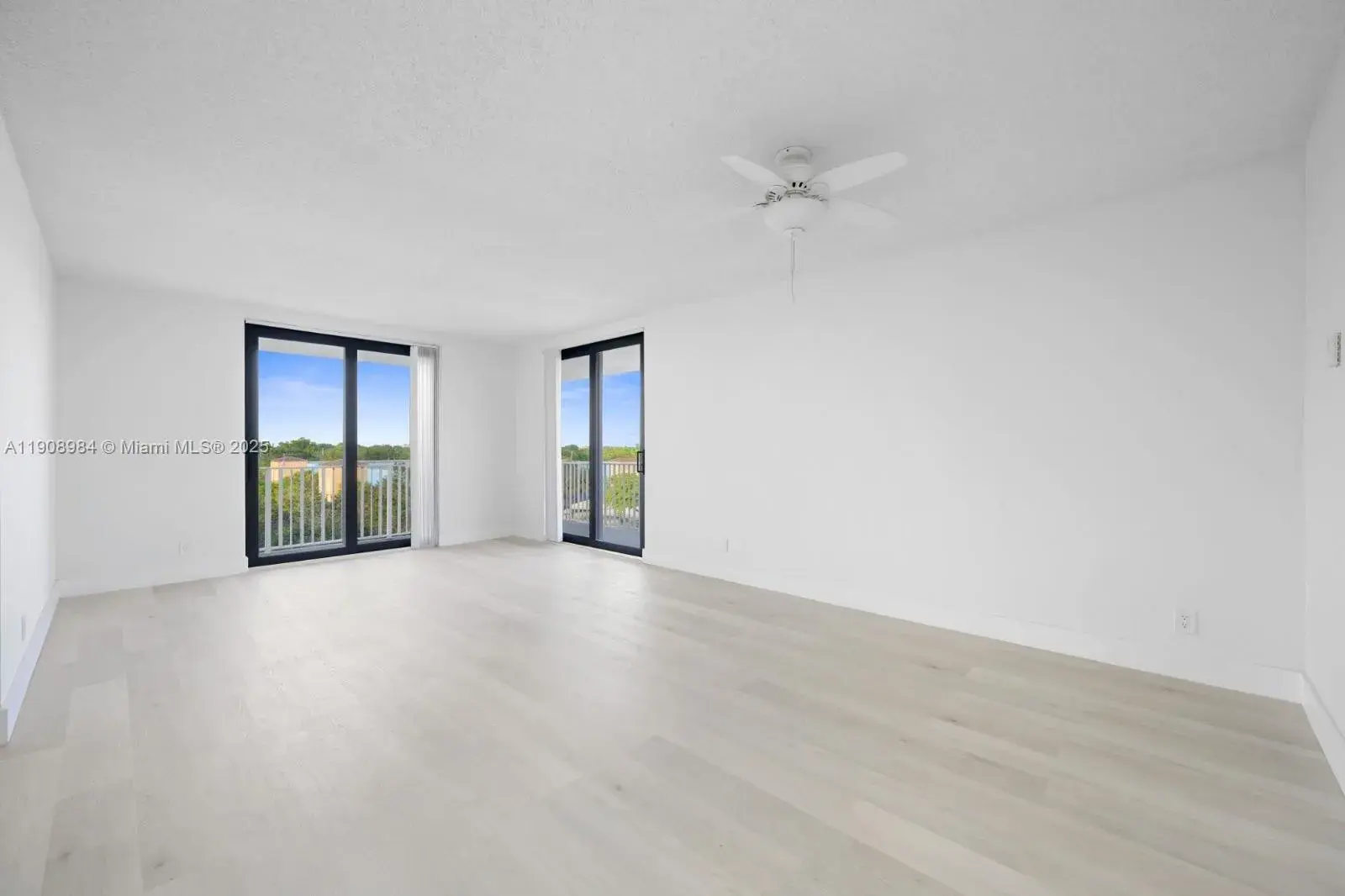 2 bedroom 2 bath Residential for sale at 901 Hillcrest Dr # 515, Hollywood FL 33021