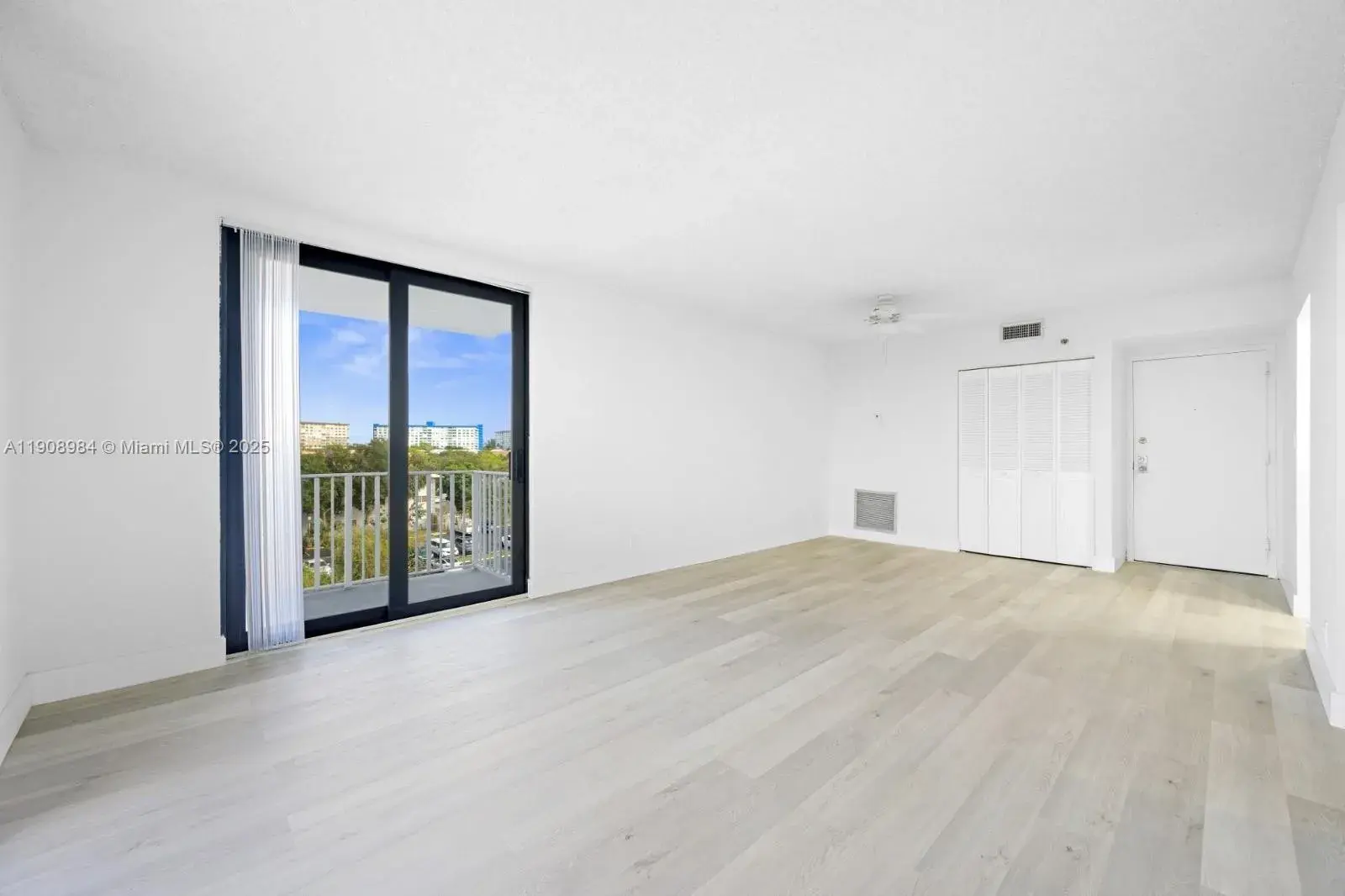901 Hillcrest Dr # 515, Hollywood FL 33021