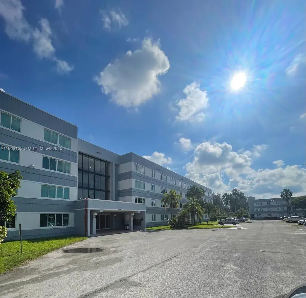 2 bedroom 1 bath Residential for sale at 14850 Naranja Lakes Blvd, Homestead FL 33032