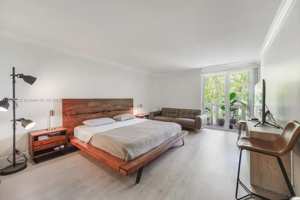 1121 Crandon Blvd # D206, Key Biscayne FL 33149