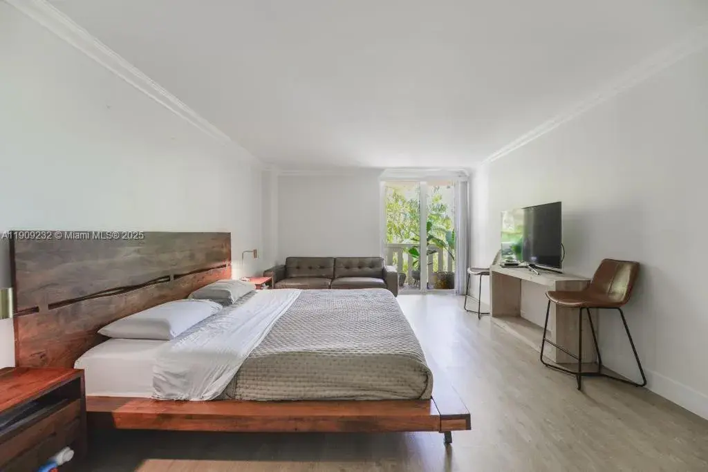 1121 Crandon Blvd # D206, Key Biscayne FL 33149