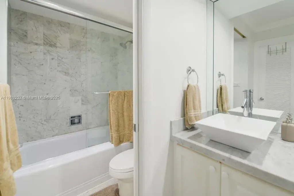 1121 Crandon Blvd # D206, Key Biscayne FL 33149