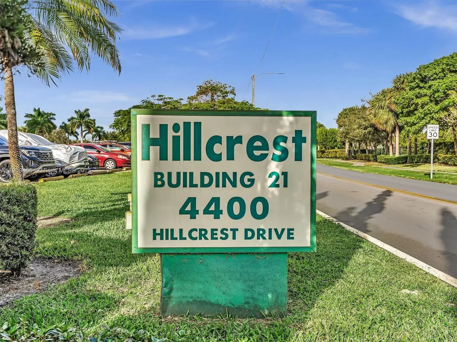 2 bedroom 2 bath Residential for sale at 4400 Hillcrest Dr # 617B, Hollywood FL 33021