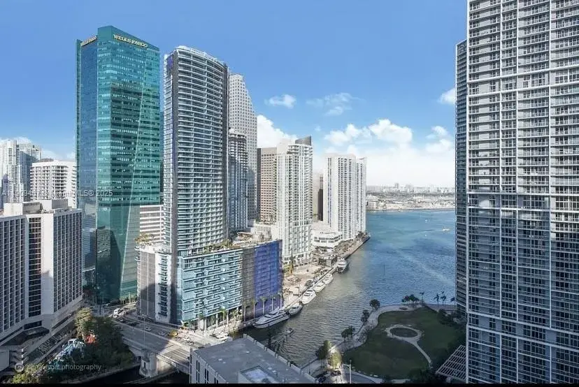 2 bedroom 2 bath Residential Lease for rent at 55 SE 6th St # 3910, Miami FL 33131