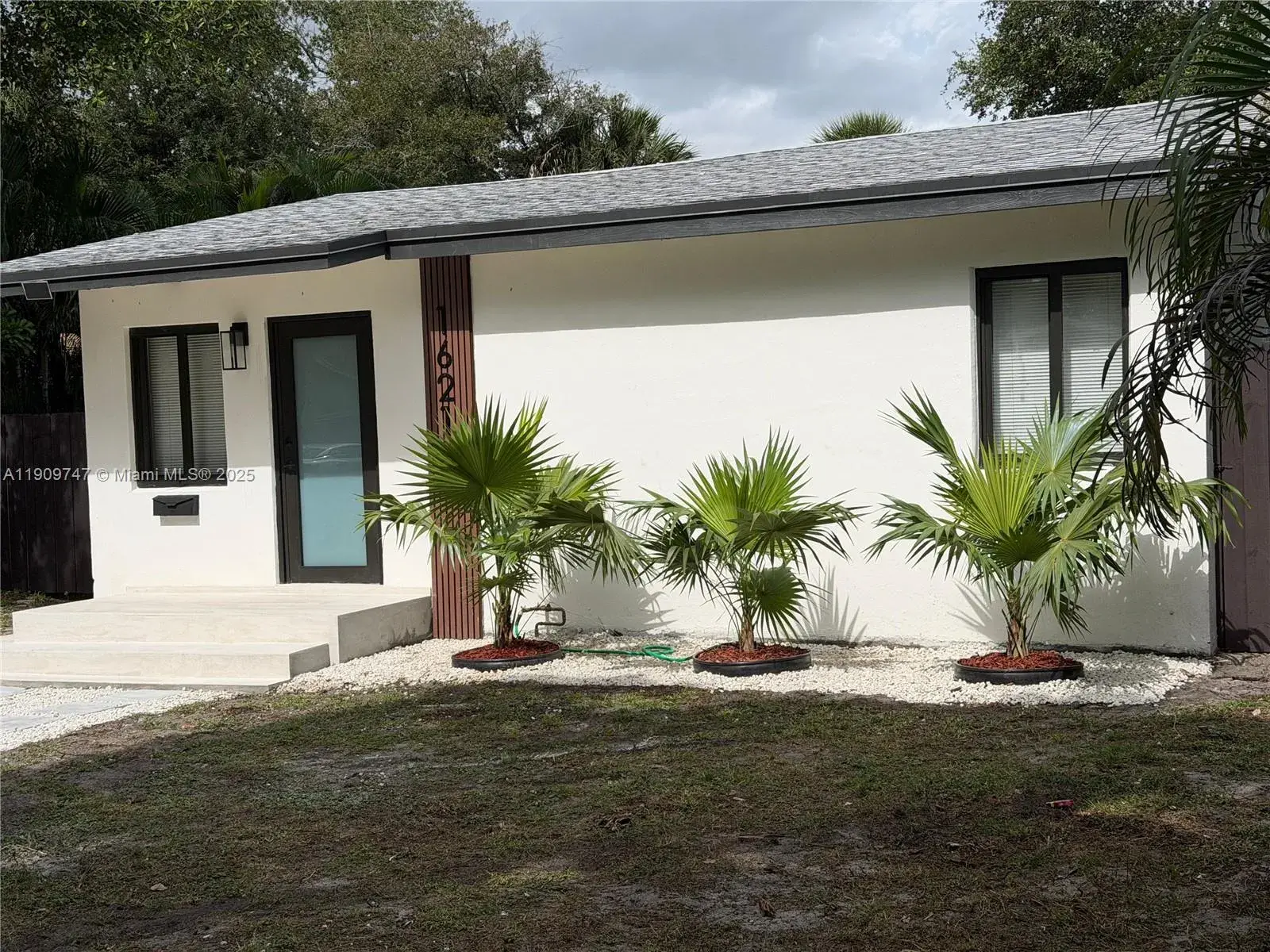 2 bedroom 1 bath Residential for sale at 1621 SW 11th Ct, Fort Lauderdale FL 33312