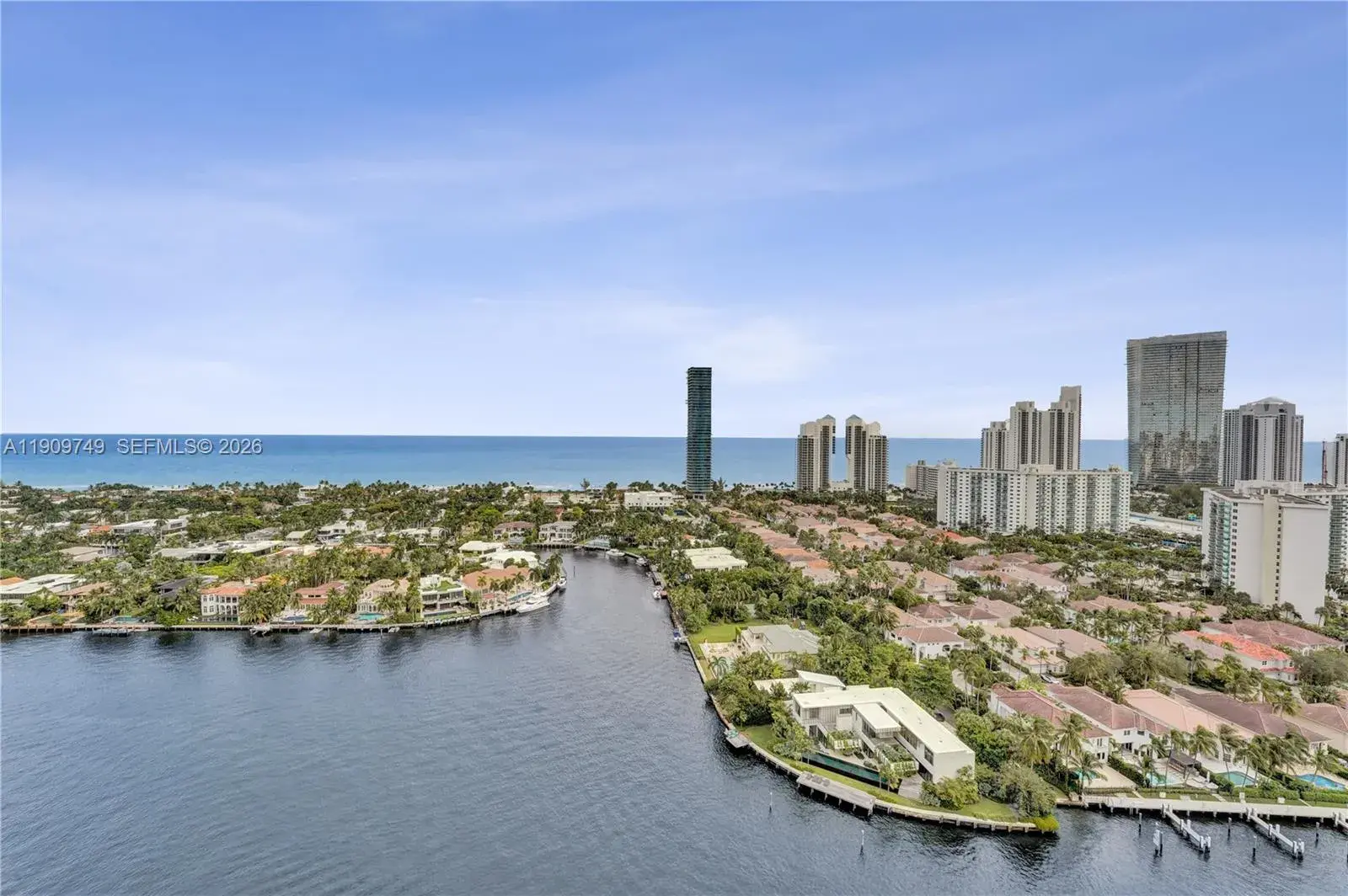 3 bedroom 2 bath Residential Lease for rent at 19667 Turnberry Way # 27J, Aventura FL 33180
