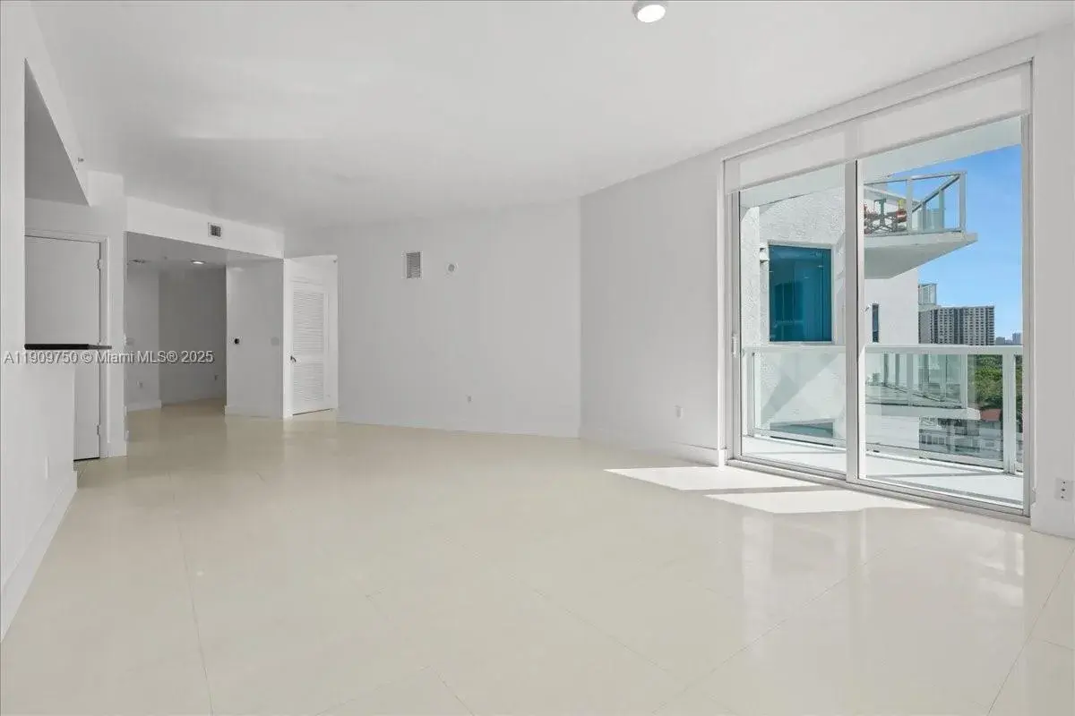 2 bedroom 2 bath Residential for sale at 3030 NE 188 Street # 604, Aventura FL 33180