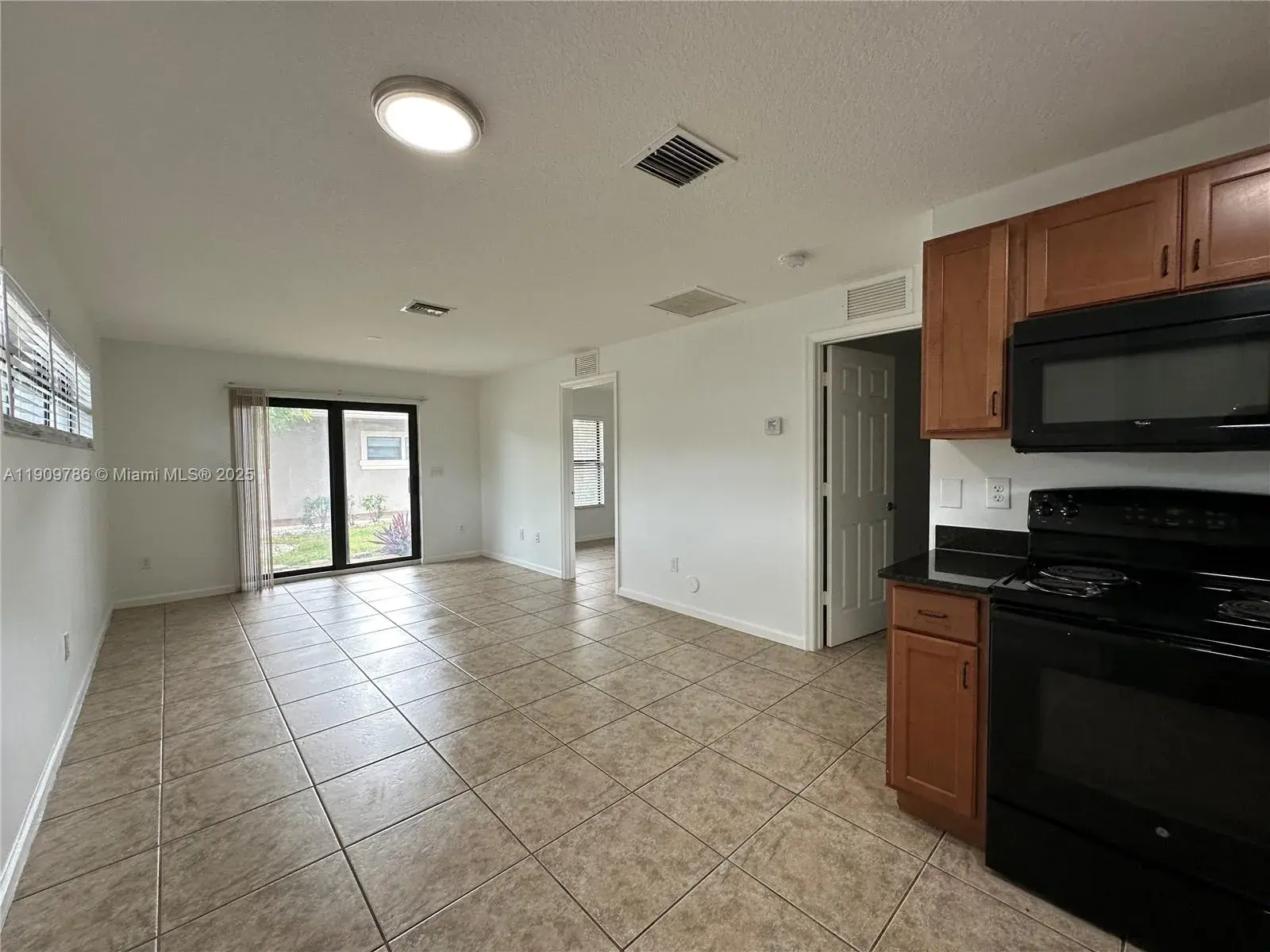 2 bedroom 1 bath Residential Lease for rent at 1045 NE 10th Ave # 1, Fort Lauderdale FL 33304