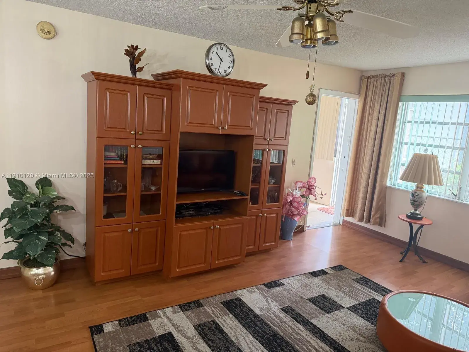 410 SE 2nd St # 105, Hallandale Beach FL 33009