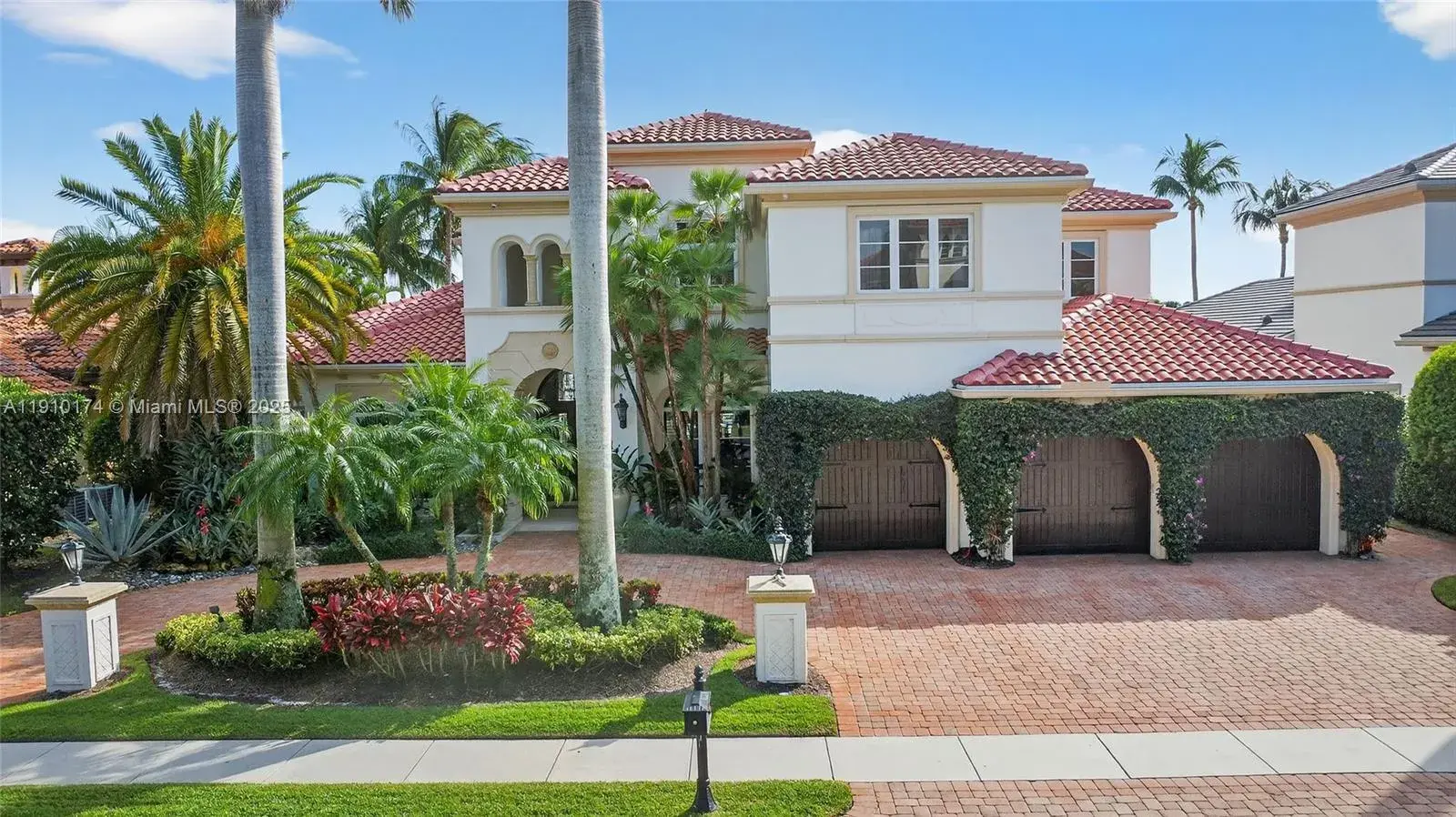 5 bedroom 6 bath Residential for sale at 678 Hermitage Cir, Palm Beach Gardens FL 33410