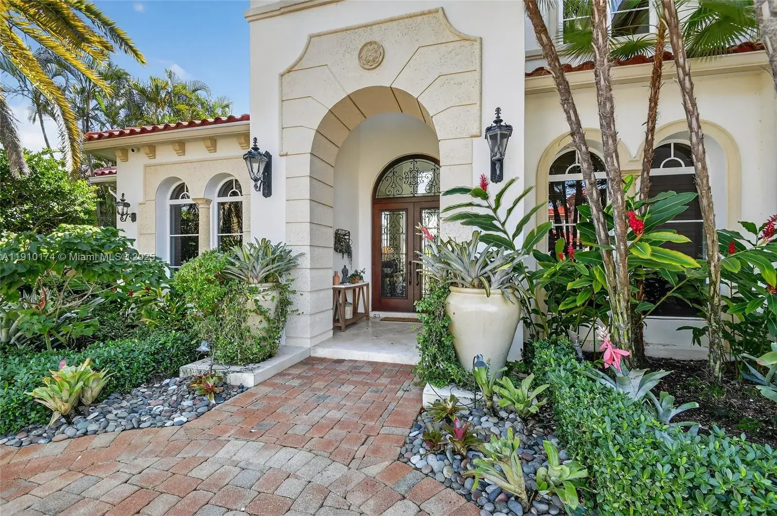 678 Hermitage Cir, Palm Beach Gardens FL 33410