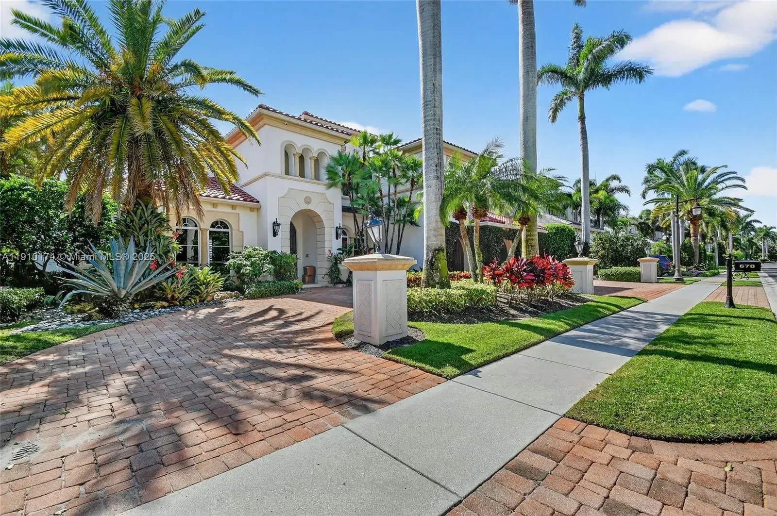 678 Hermitage Cir, Palm Beach Gardens FL 33410