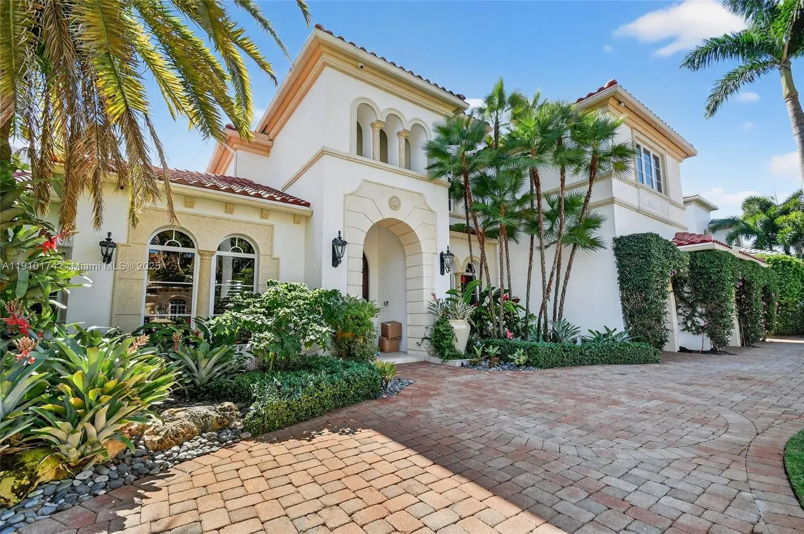 678 Hermitage Cir, Palm Beach Gardens FL 33410