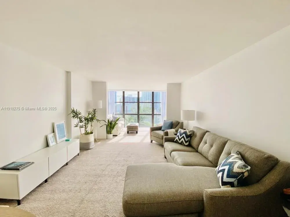 800 Parkview Dr # 726, Hallandale Beach FL 33009
