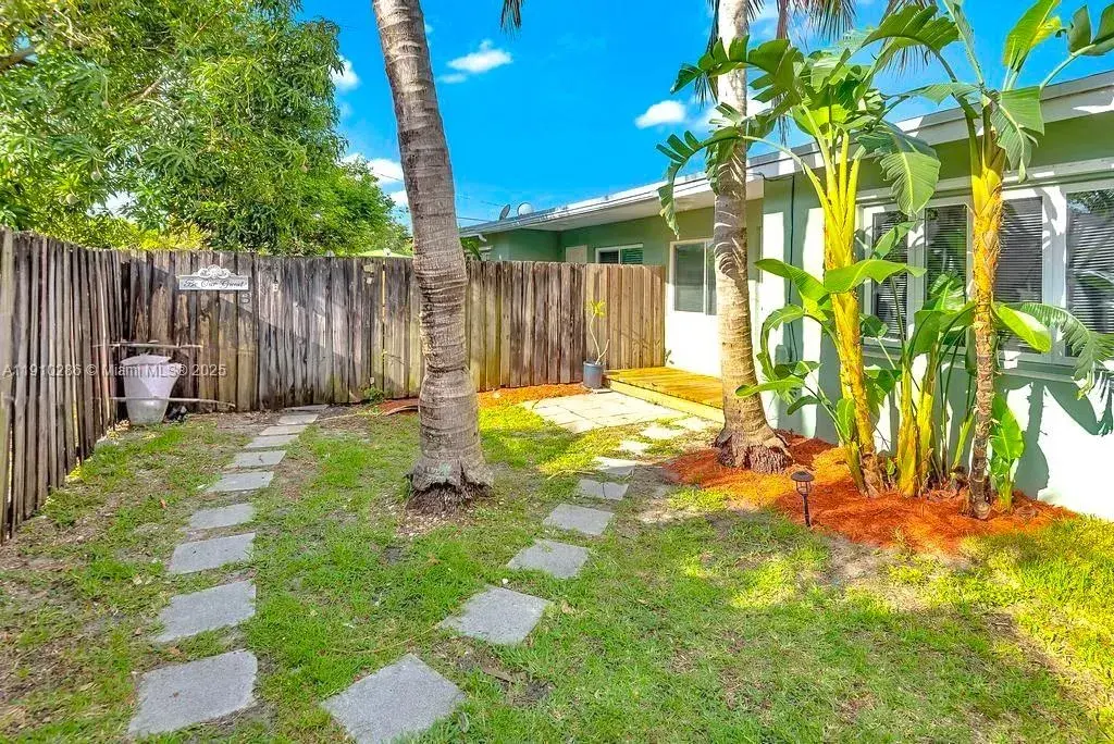 1050 SW 30th St # B, Fort Lauderdale FL 33315