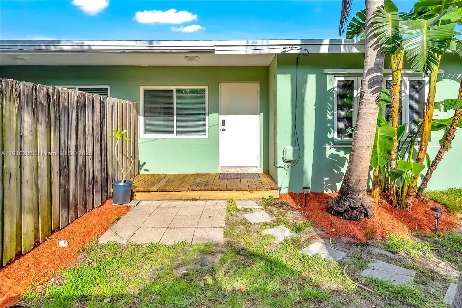 1050 SW 30th St # B, Fort Lauderdale FL 33315