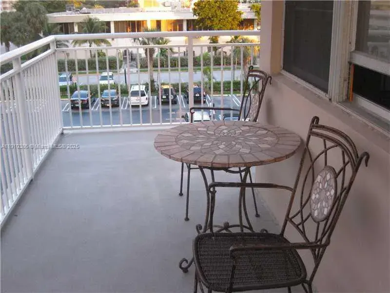 231 174th ST # 320, Sunny Isles Beach FL 33160