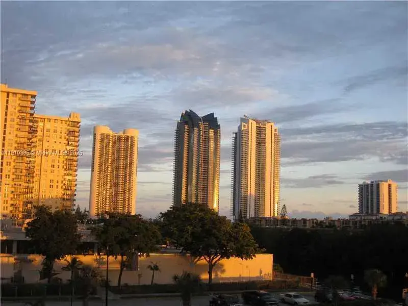 231 174th ST # 320, Sunny Isles Beach FL 33160