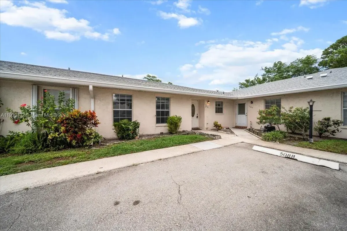 2 bedroom 2 bath Residential for sale at 508 Holyoke Ln # A, Lake Worth FL 33467