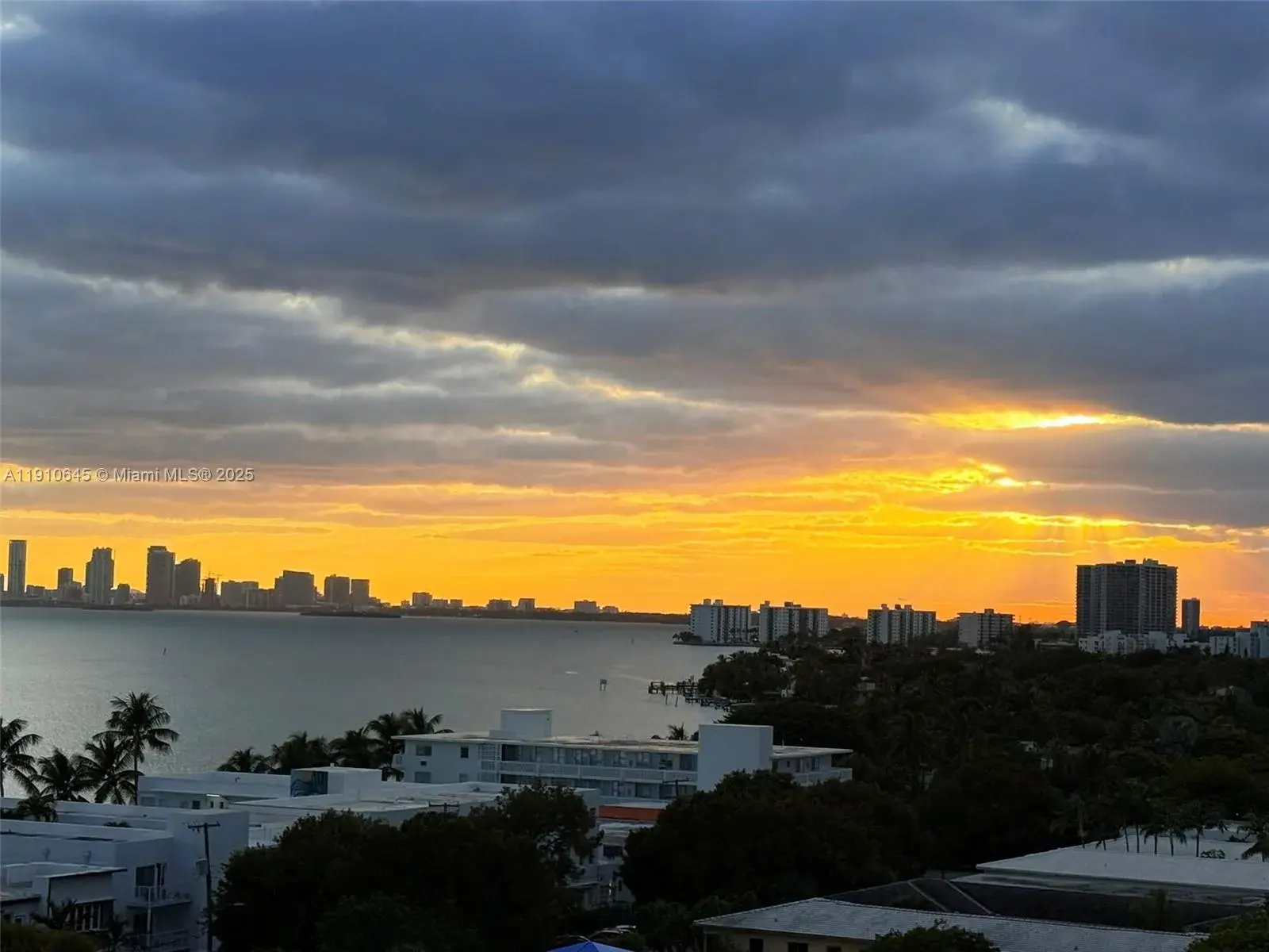 1 bedroom 1 bath Residential for sale at 6900 Bay Dr # 9C, Miami Beach FL 33141