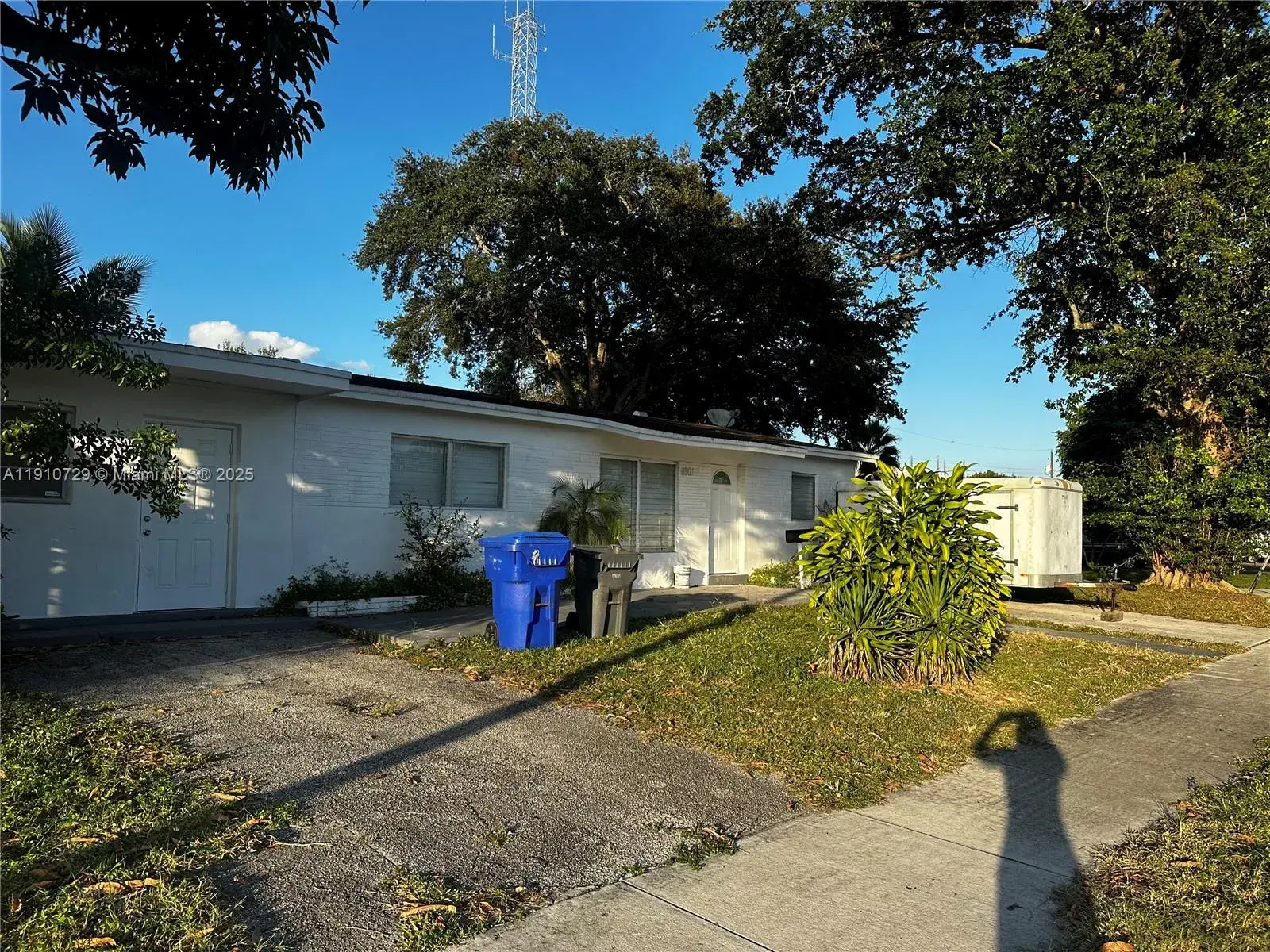 3 bedroom 2 bath Residential for sale at 6901 Thomas St, Hollywood FL 33024