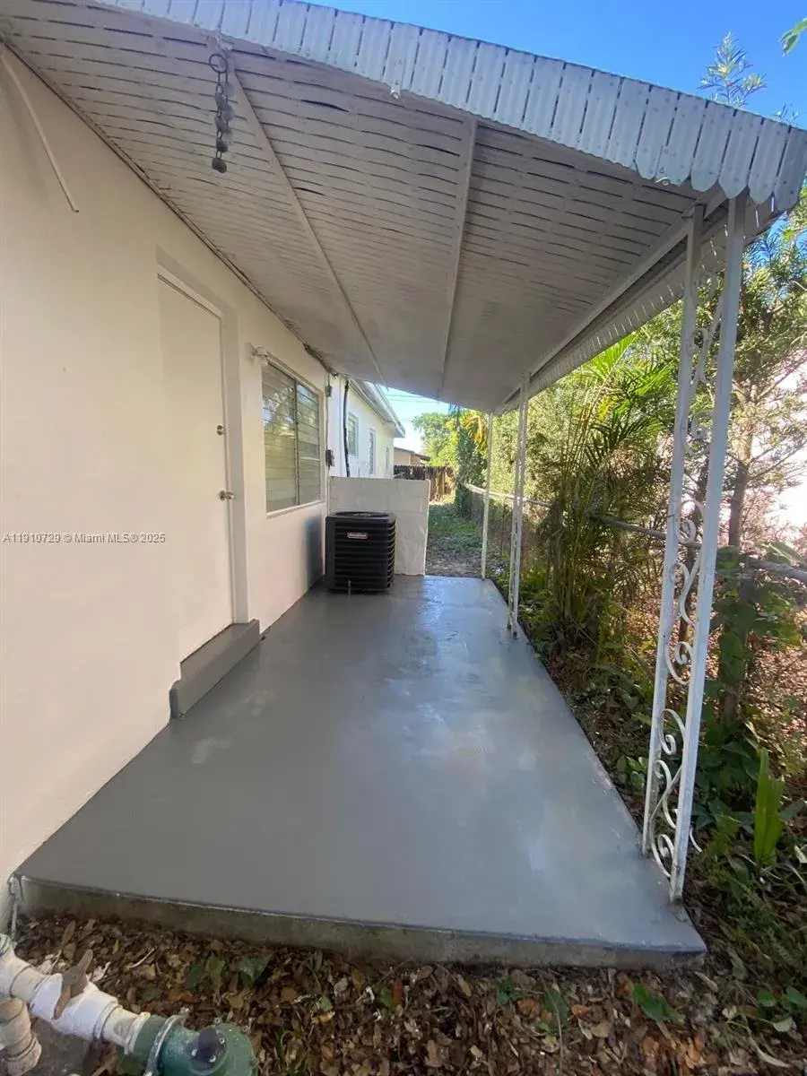 6901 Thomas St, Hollywood FL 33024