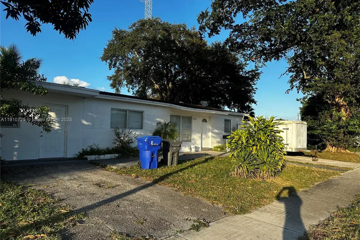6901 Thomas St, Hollywood FL 33024