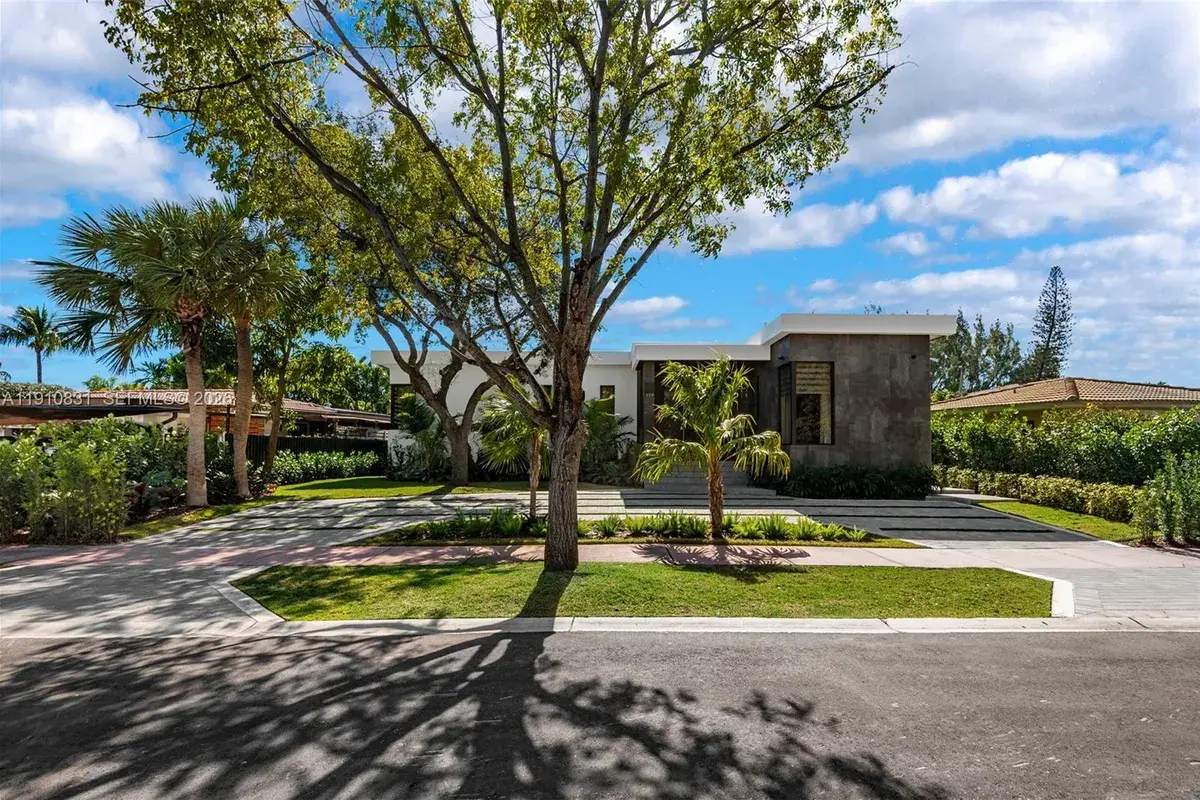 270 N Shore Dr, Miami Beach FL 33141