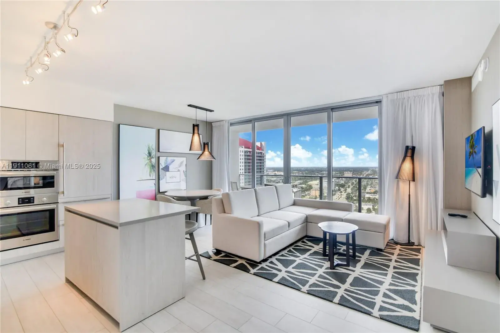 1 bedroom 1 bath Residential for sale at 4010 S Ocean Dr # R3206, Hollywood FL 33019