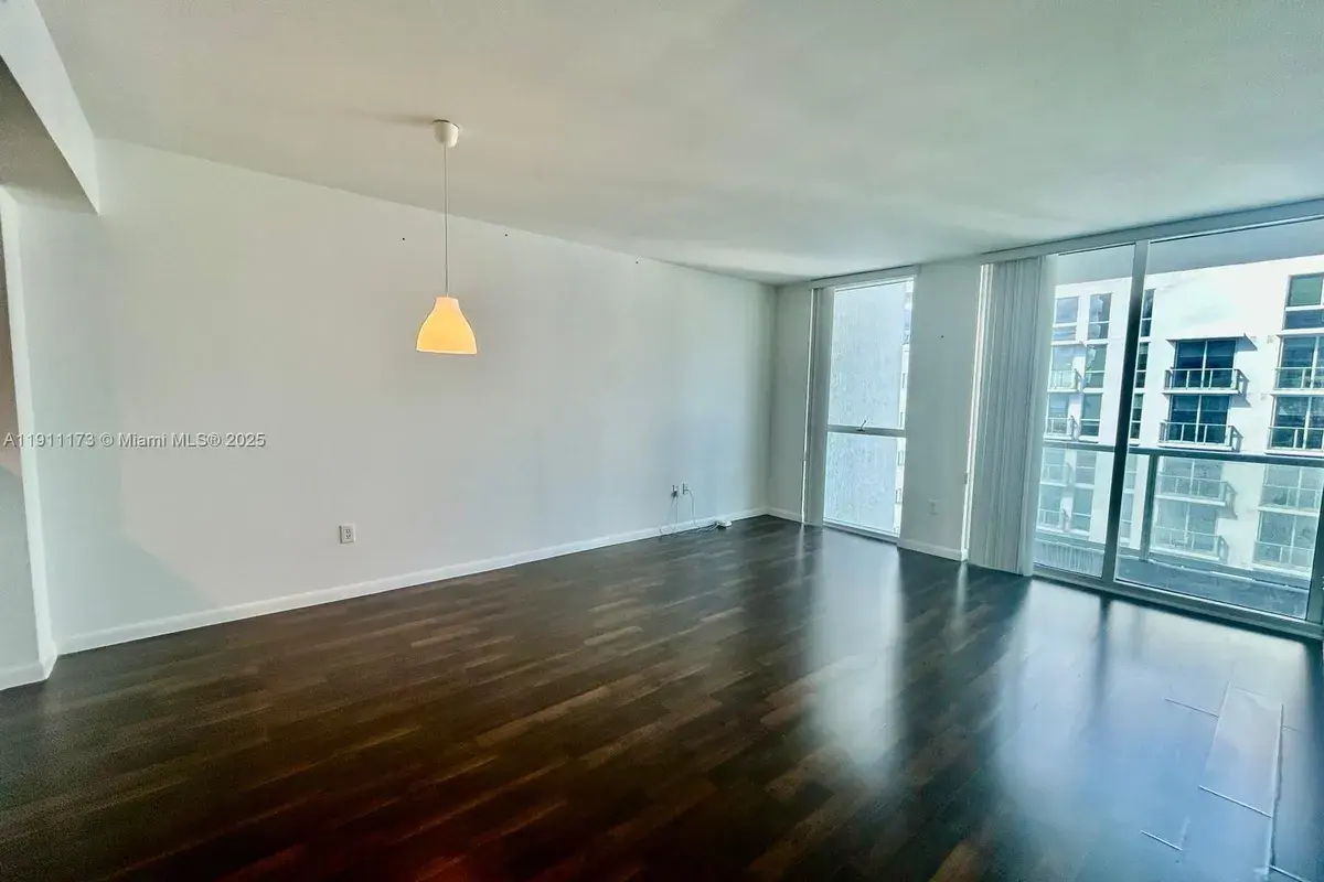 253 NE 2nd St # 2806, Miami FL 33132