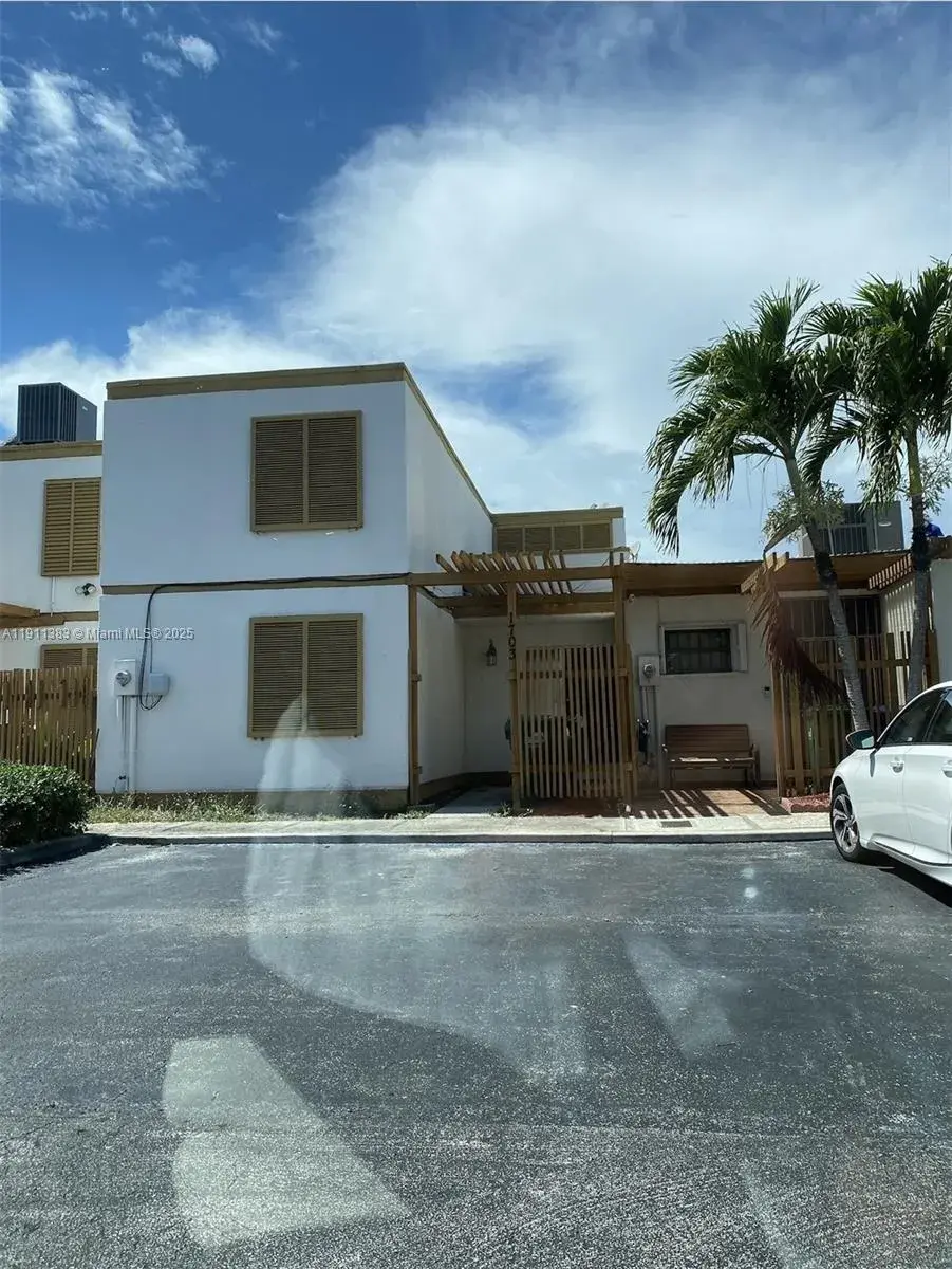 3 bedroom 3 bath Residential for sale at 1703 SW 131st Place Cir S, Miami FL 33175