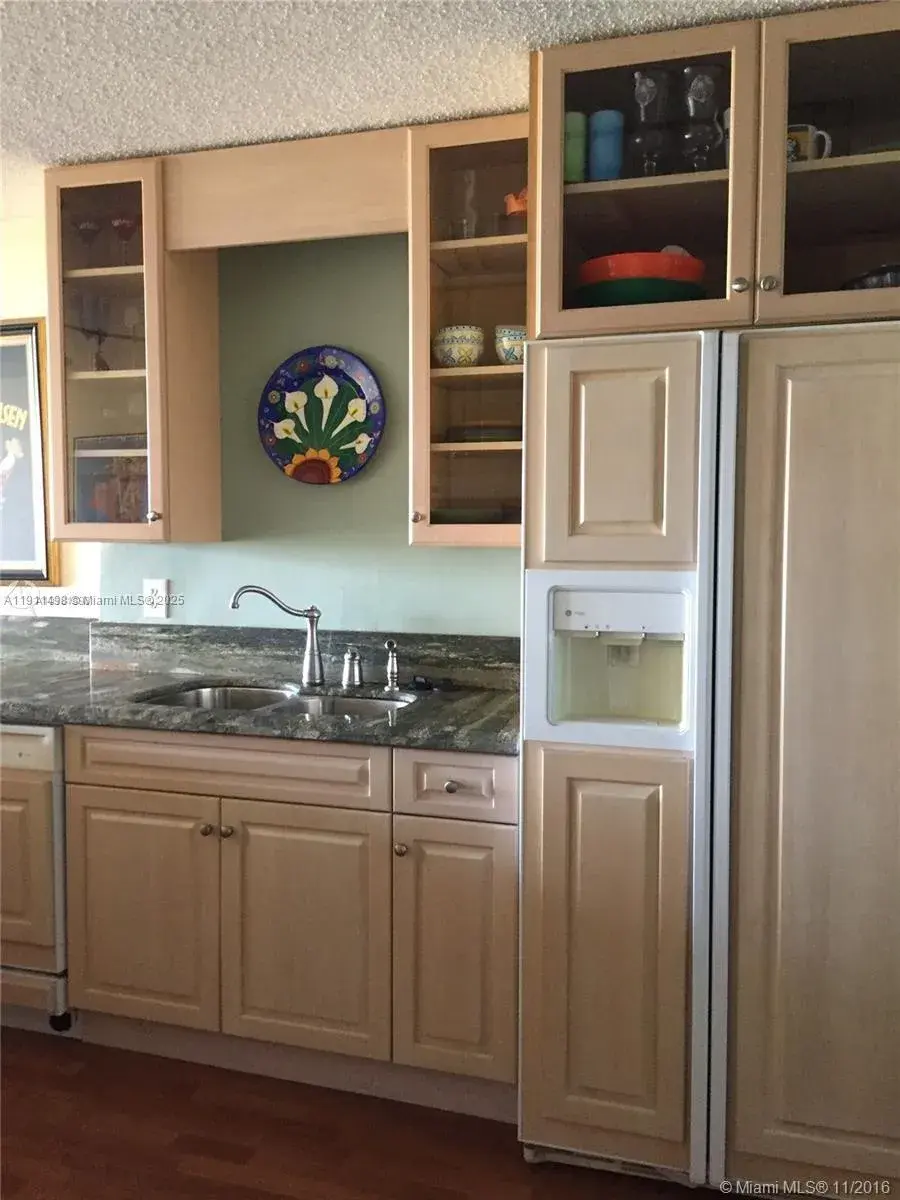 200 Leslie Dr # 827, Hallandale Beach FL 33009