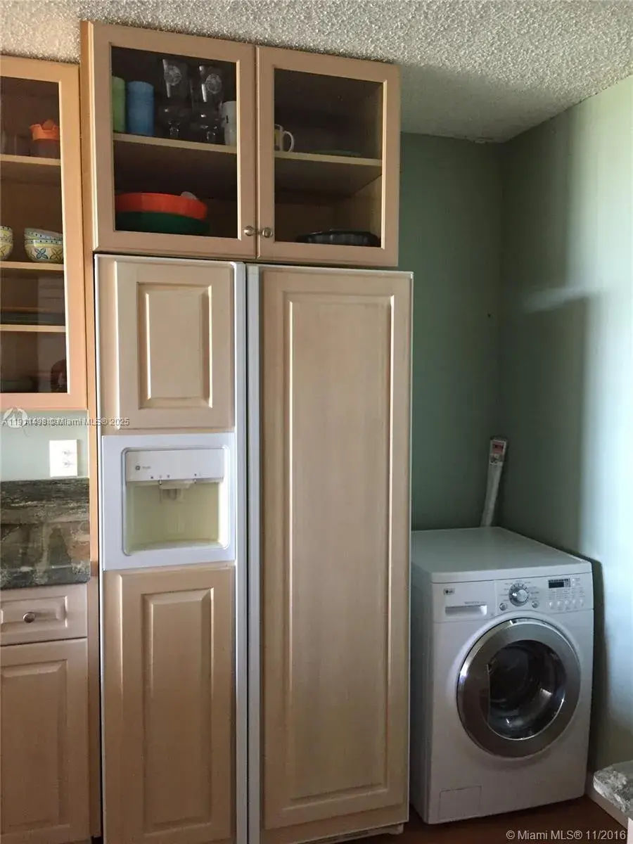 200 Leslie Dr # 827, Hallandale Beach FL 33009