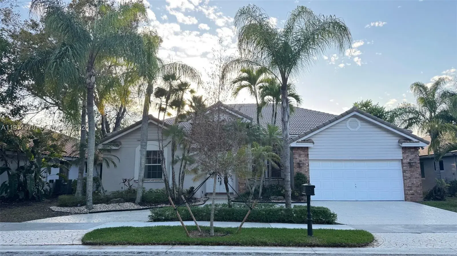 5 bedroom 2 bath Residential for sale at 2611 Oakbrook Ln, Weston FL 33332