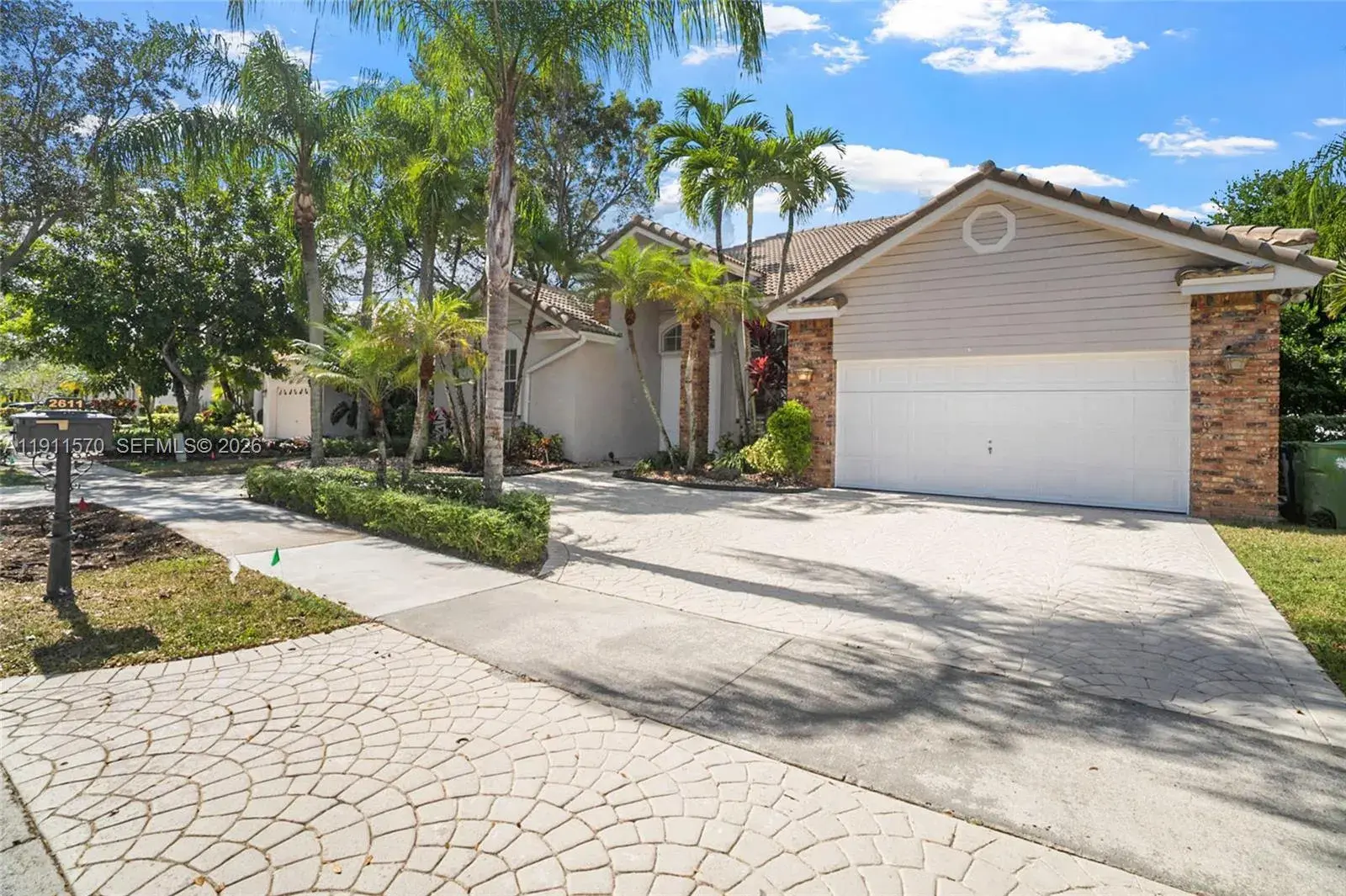2611 Oakbrook Ln, Weston FL 33332
