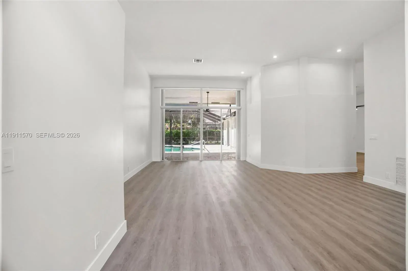 2611 Oakbrook Ln, Weston FL 33332