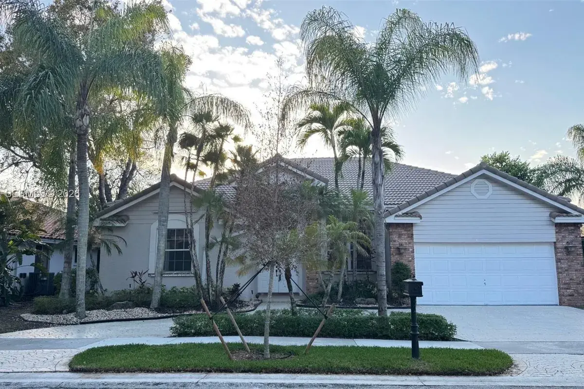 2611 Oakbrook Ln, Weston FL 33332