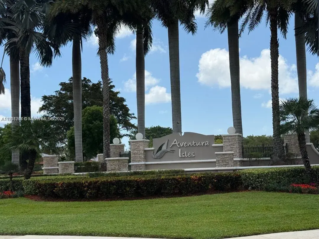 424 NE 194 Ter, Miami FL 33179